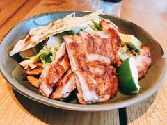 煎鸡肉有机藜麦沙拉-The Diner X餐厅(青岛万象城店)