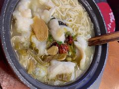 石锅酸菜鱼-周鱼小馆石锅酸菜鱼(活力汇店)