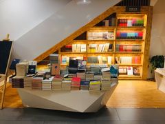 -新华里咖啡书吧(新华书店小寨店)