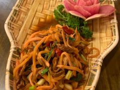 酸萝卜炒牦牛肉-吉祥圣雪藏餐