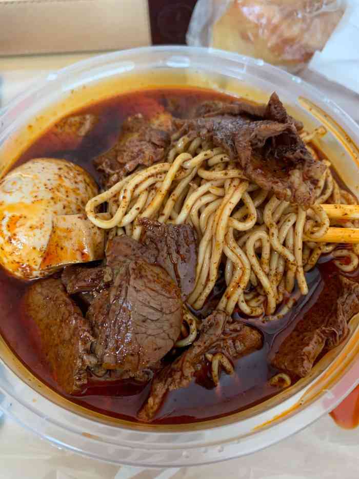 包装也很严实,份量特别足,这个价钱牛肉也还可以,不算少,每次外卖都会