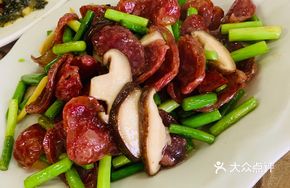 Sausage Stir-fried with Garlic Shoots
