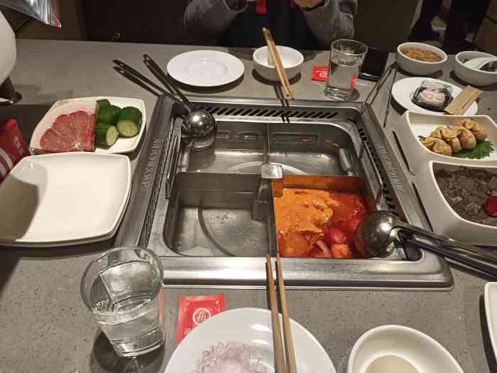 海底捞火锅(5号停机坪店)-"大过年的,今天来海底捞混饭,加赠了一碟腊.