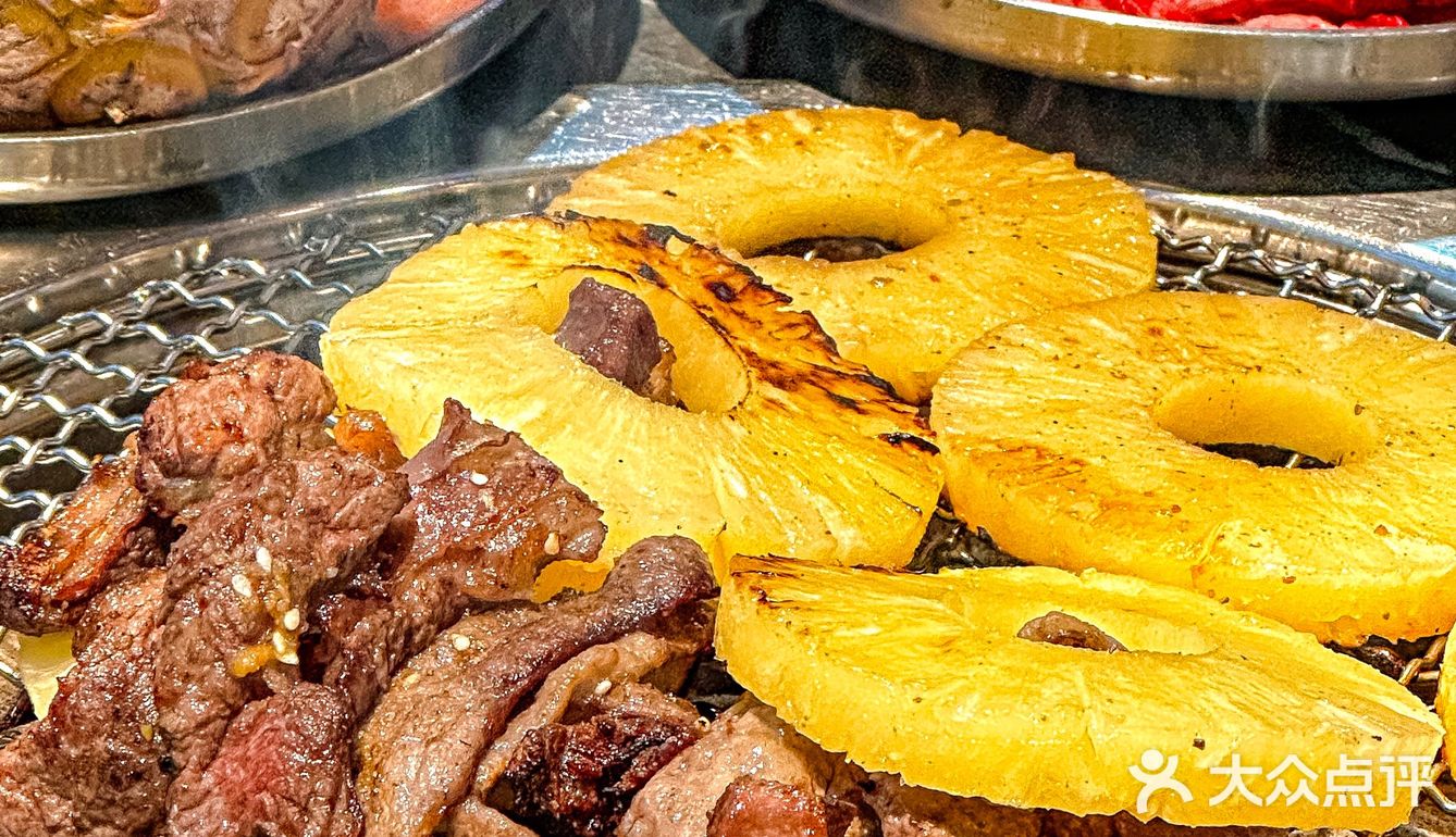 求你们赶紧去试试菠萝烤肉 香到跳脚！
