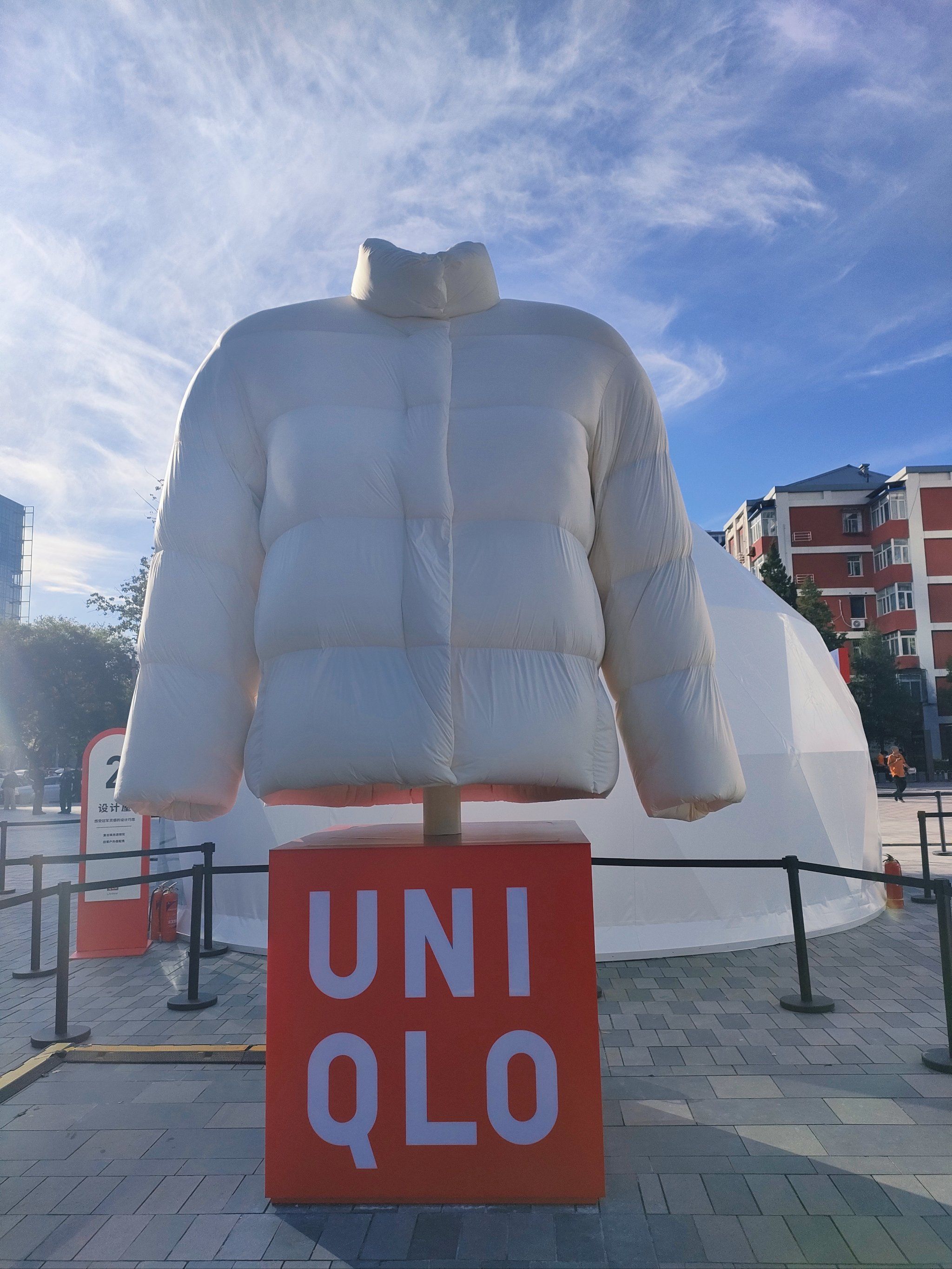 羽绒服快闪99优衣库开的7515在三里屯!