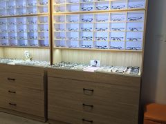 -天空之镜眼镜店蔡司依视路配镜授权零售店(望京颐堤港店)