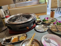 -围炉肉舍•炭烤活鳗•丹东海鲜烤肉(步行街店)