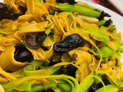 -闯关东东北农家菜(崂山石老人店)
