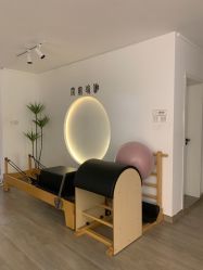 -闺蜜瑜伽·普拉提女性塑形馆