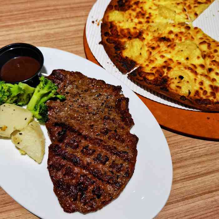 必胜客(怀柔万达店)-"必胜客在特殊时期推出了生鲜牛排外卖.厚切.