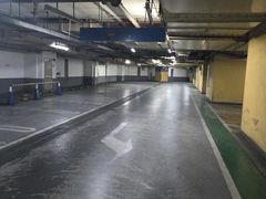 -新世界百货崇文店停车场