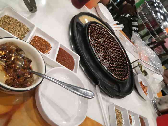 金百合炭火烤肉(沈半路善贤人家店)-"店面不算大,路边挺好找的,这一片