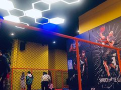 -爱蹦iBOON蹦床运动馆(江汉店)