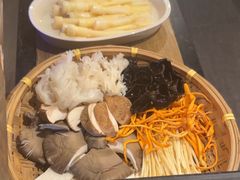 -尚尚仙·酸汤猪手·猪肚鸡火锅(华联万柳购物中心店)