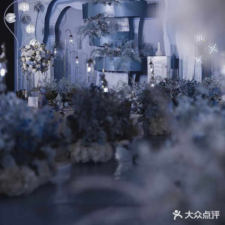 在黄石喜欢这种雾霾蓝色婚礼，优选以沫婚礼