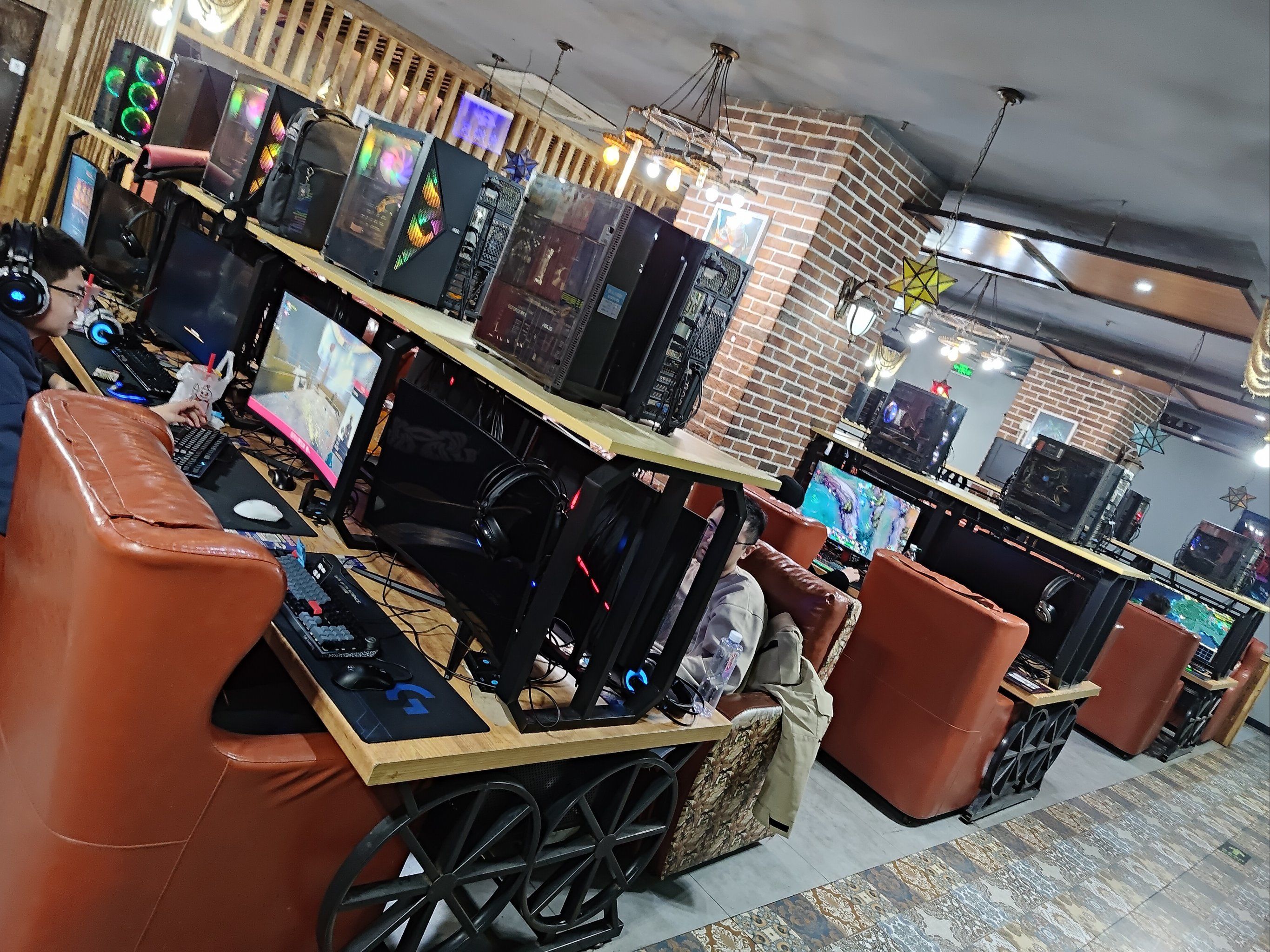 网鱼网咖航空航天大学店电竞游戏