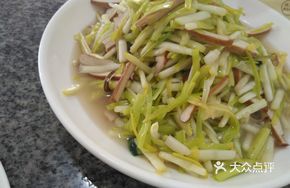 Leek and Tofu Skin Stir-fry