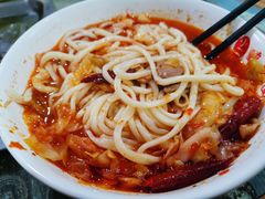 酸菜鸡丝面-二小酸辣鸡丝面