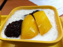 芒果白雪黑糯米甜甜-满记甜品(巴黎春天宝山店)