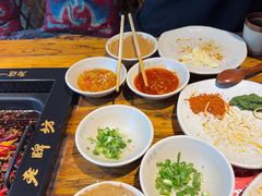 -老牌坊云南鱼豆花火锅(爱建店)