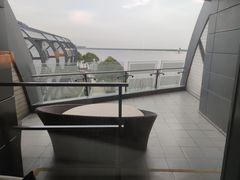 -上海滴水湖皇冠假日酒店