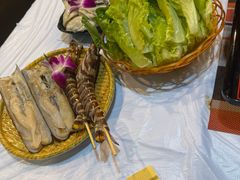 唐生菜-鲜入围煮花胶鸡海鲜火锅