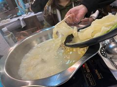 小锅花胶鸡汤-鲜入围煮花胶鸡海鲜火锅