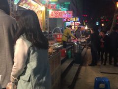 -吴山路夜市