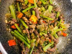 猫儿山的小黄牛-吃饭皇帝大土家民族菜(正大广场店)