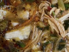 -巍山𤆵肉饵丝