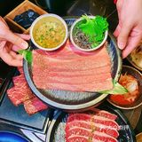 今天npy神神秘秘带我来了公厕旁边吃烤肉……
