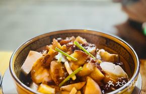 Doubanjiang and Lard Crumbs Braised Taro