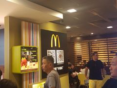 等位区-麦当劳(豫园店)