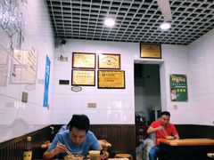 大堂-覃肥叔桂林米粉(粮道街店)