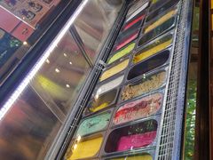 -莓园冰淇淋店