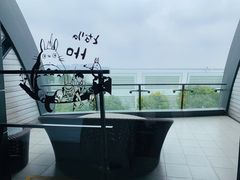 -上海滴水湖皇冠假日酒店