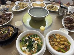 -姐妹四更烤猪店