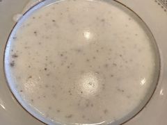 奶油松茸蘑菇汤-莫斯科餐厅