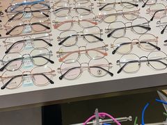 -目上眼镜·蔡司依视路授权(青浦宝龙店)