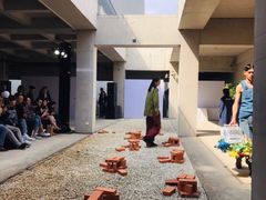 -上海当代艺术博物馆-地面停车场
