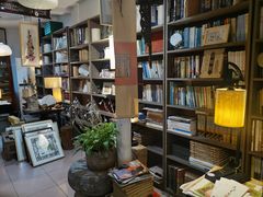 -邊城書店