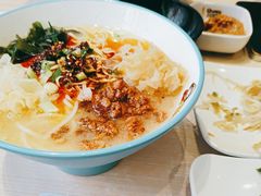 -灵芝妹子海鲜米线(劳动公园店)