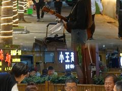 -三亚火车头万人海鲜广场