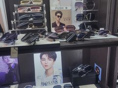 -宏宇眼镜蔡司依视路折扣店(兆佳眼镜城店)