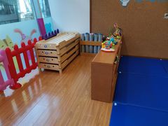 -抱抱熊托育中心(大悦城店)