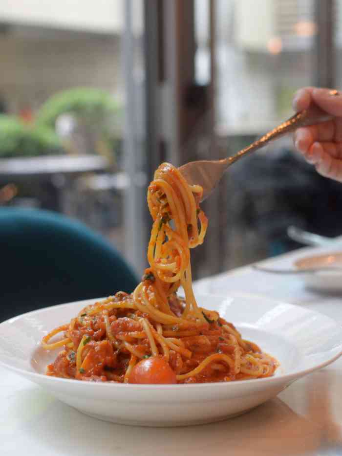 vesta bistro-"等朋友下班就近找了这家,有点小贵,菜的味.