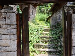 -高荡千年布依古寨旅游景区