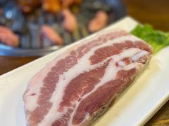 厚切五花肉-·缸桶屋·韩式牛肋条自助烤肉(西湖D11店)