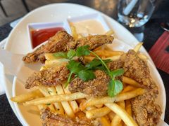 烤鸡配薯条-WOLFGANG PUCK KITCHEN & BAR(迪士尼小镇店)