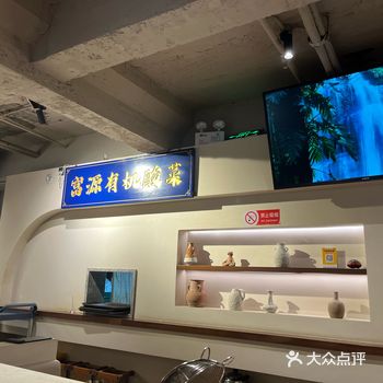 酸汤锅可以换成鸳鸯锅，我们换成了菌菇和酸汤的